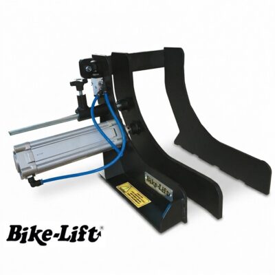 Mordaza neumática Bike-Lift W-32N con pistón hidráulico para bloqueo rápido de ruedas en motocicletas de gran peso.