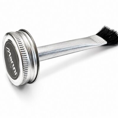 Pincel con tapón de rosca metálico original de Maruni para latas de 1 kg de soluciones vulcanizantes.